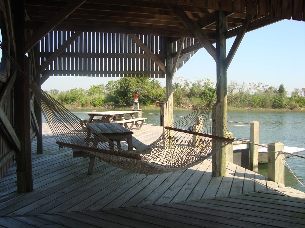 Island Motel 2*